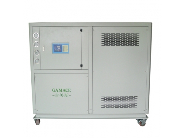 確保冷油機排出油回到冷油機內(nèi)，防止因大小問題破壞機組的使用